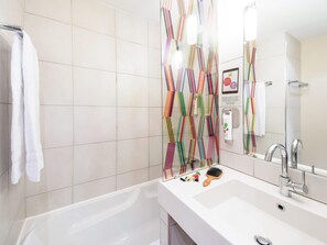 Standard Room, 1 Double Bed | 1 bedroom, premium bedding, in-room safe, desk - ibis Styles Cholet (Cholet)
