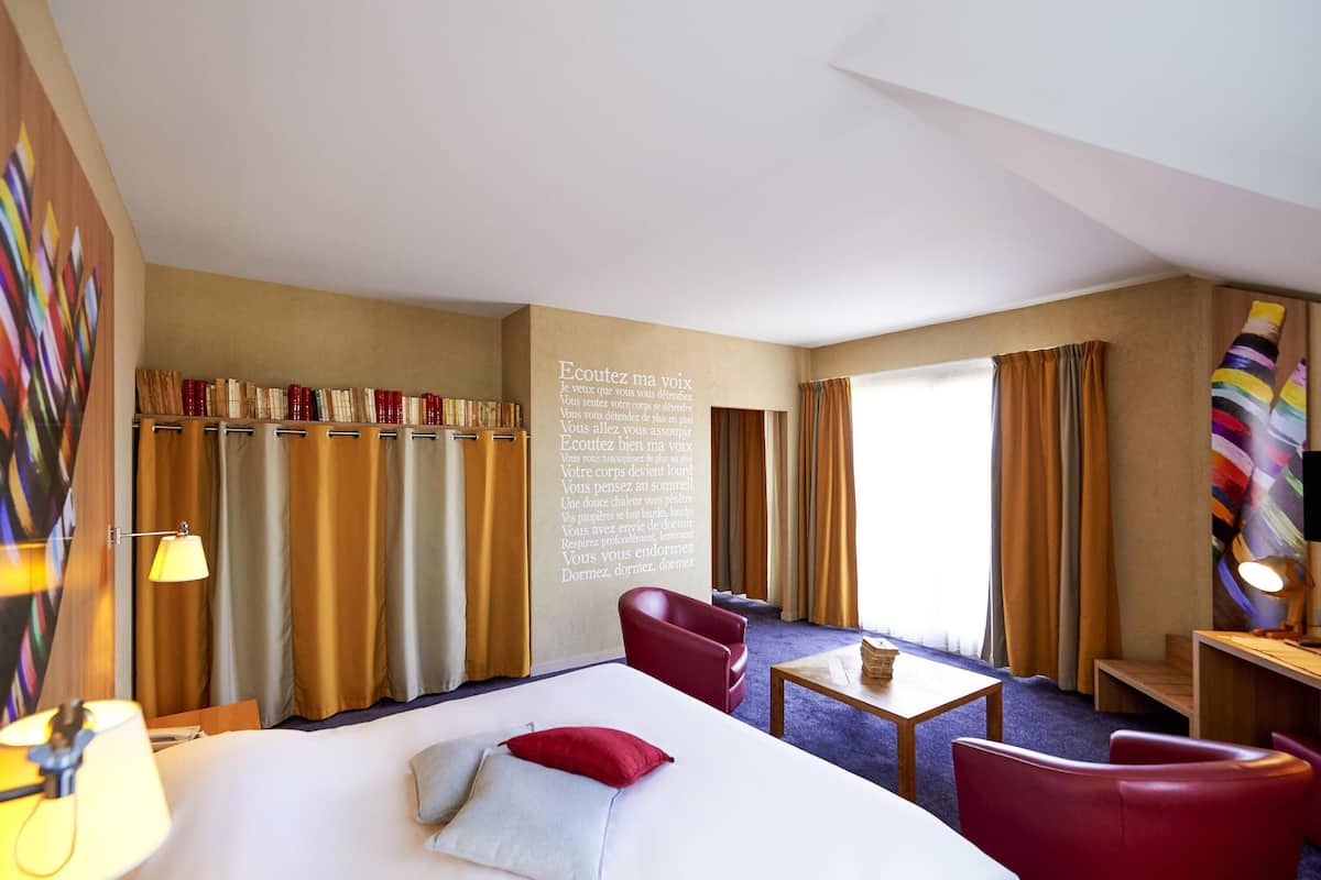 1 bedroom, premium bedding, in-room safe, desk