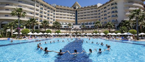Inomhuspool, utomhuspool, gratis cabanor och solstolar