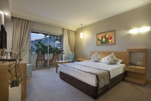 Minibar, in-room safe, bed sheets - Saphir Resort & Spa (Alanya)