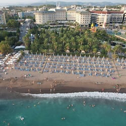 Playa privada, camas de playa gratis, sillas reclinables de playa