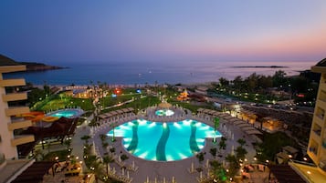 Indoor pool, outdoor pool, free cabanas, sun loungers