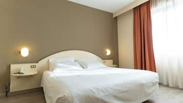 Dobbeltrom – basic | Dundyner, minibar, safe på rommet og individuelt dekorert