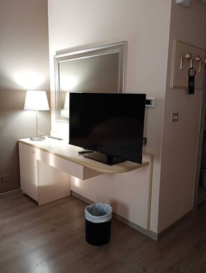 Firemannsrom | Dundyner, minibar, safe på rommet og individuelt dekorert