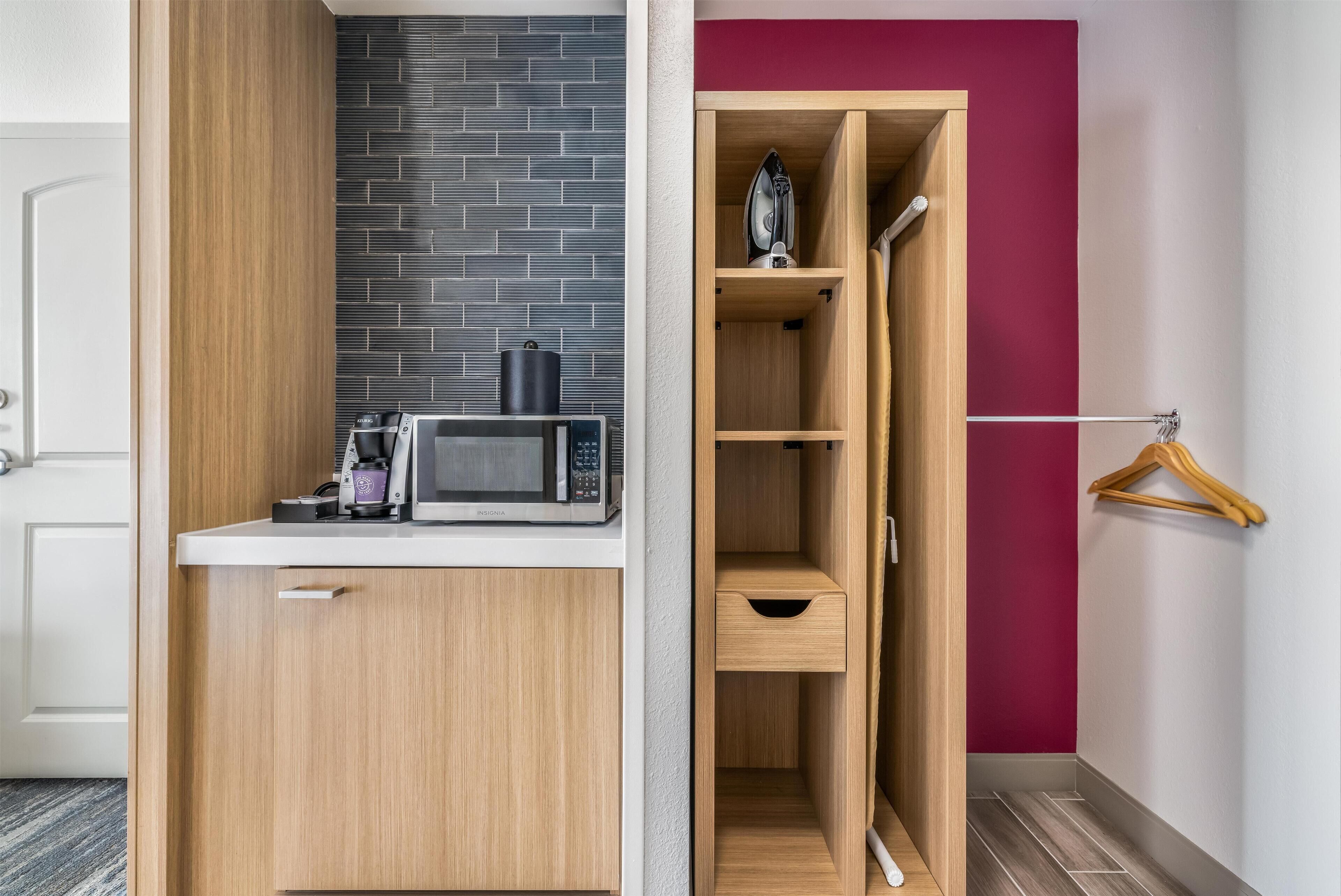 Room, 1 King Bed, Accessible, Bathtub | In-room safe, iron/ironing board, cribs/infant beds, rollaway beds