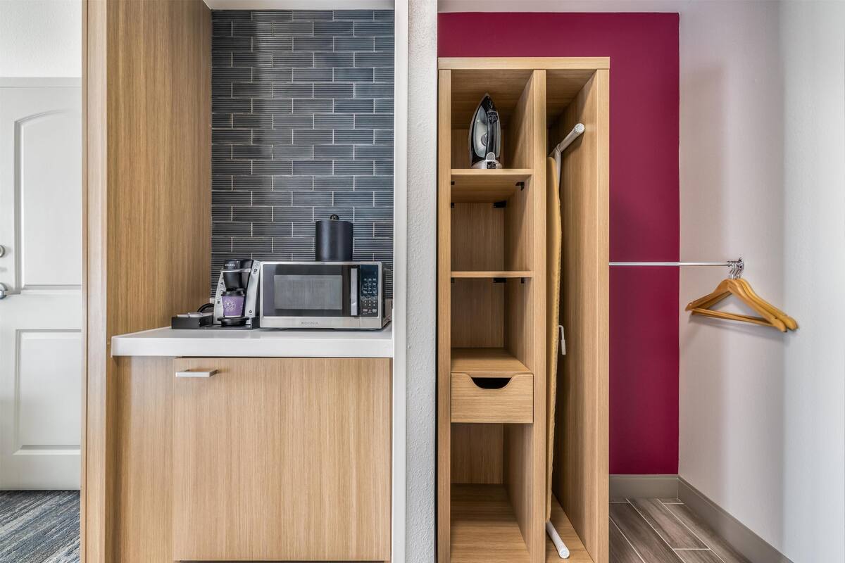 Room, 1 King Bed, Accessible, Bathtub | In-room safe, iron/ironing board, cribs/infant beds, rollaway beds