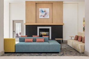 Lobby - Hilton Garden Inn Mystic/Groton (Groton)