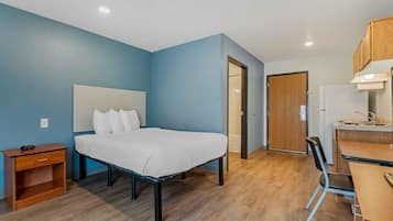 Estudio estándar, para no fumadores, refrigerador y microondas | Escritorio y espacio para trabajar con laptop