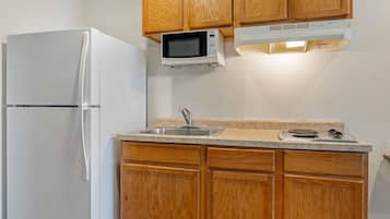 Standard Studio, Non Smoking, Refrigerator & Microwave | Private kitchen | Full-sized fridge, microwave, stovetop, freezer