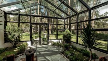 Couples treatment rooms, sauna, body treatments, aromatherapy