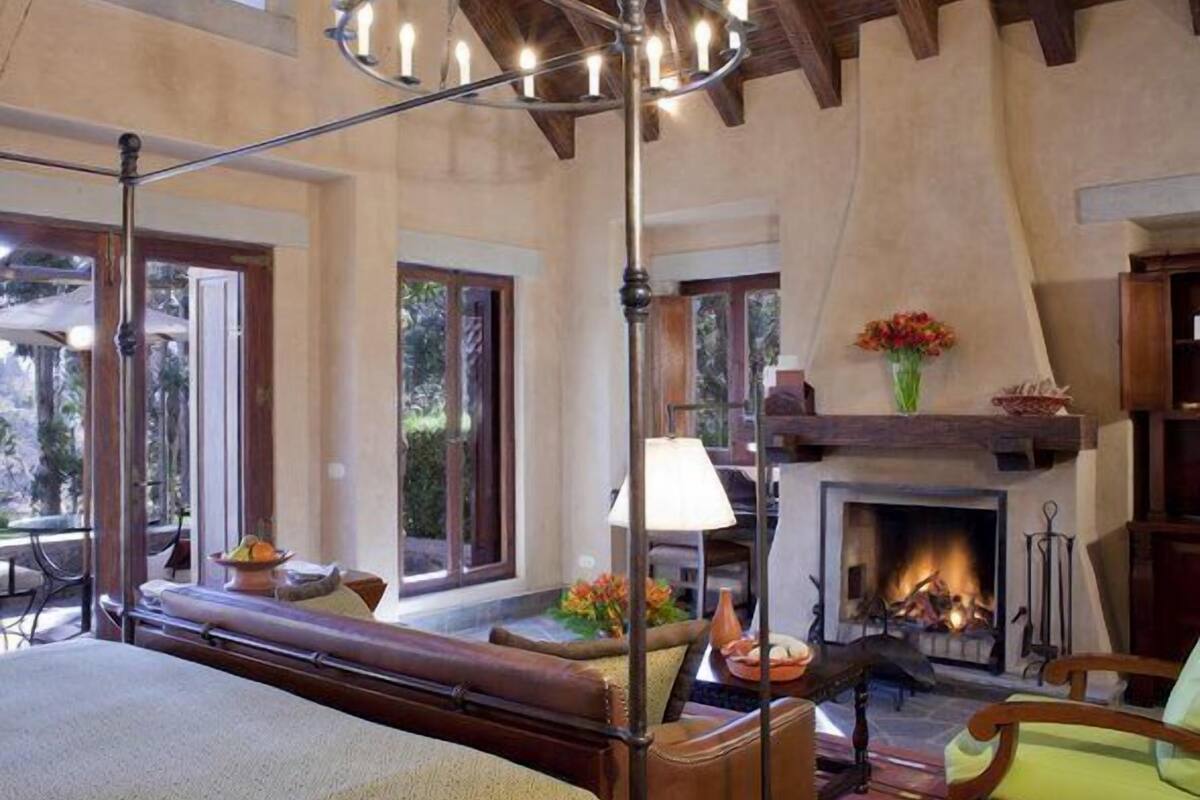 egyptian cotton sheets, premium bedding, down duvets, in-room safe