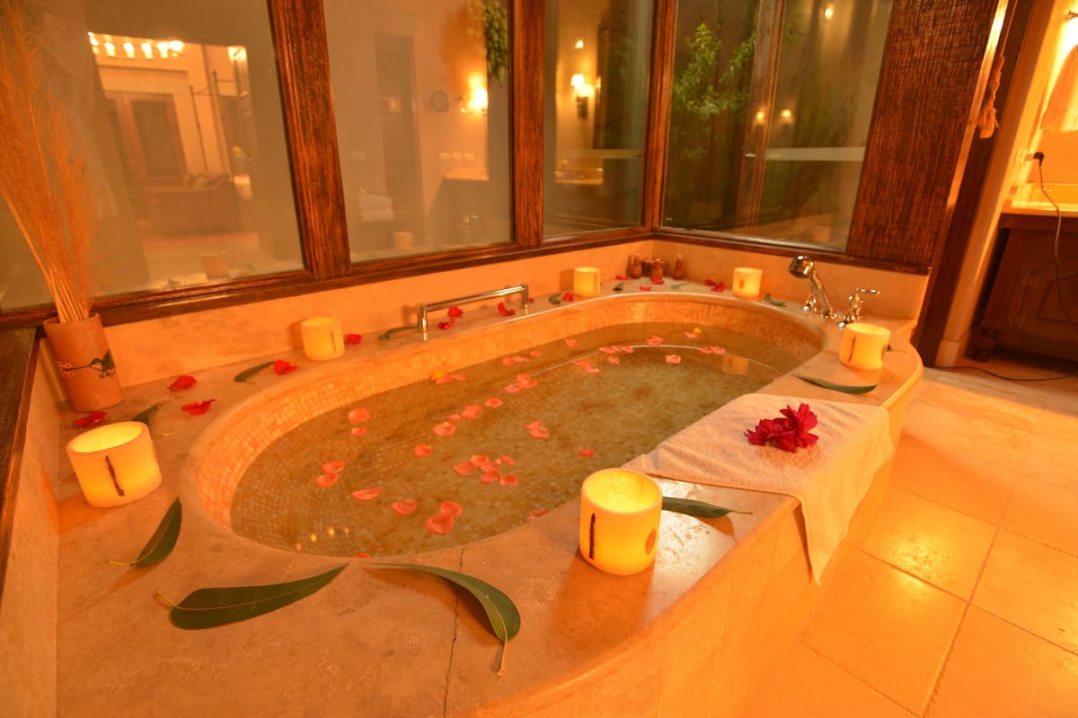 superior room, 1 king bed | egyptian cotton sheets, premium bedding, down duvets, in-room safe