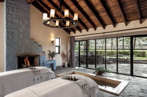 Couples treatment rooms, sauna, body treatments, aromatherapy