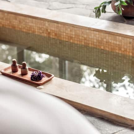 Couples treatment rooms, sauna, body treatments, aromatherapy