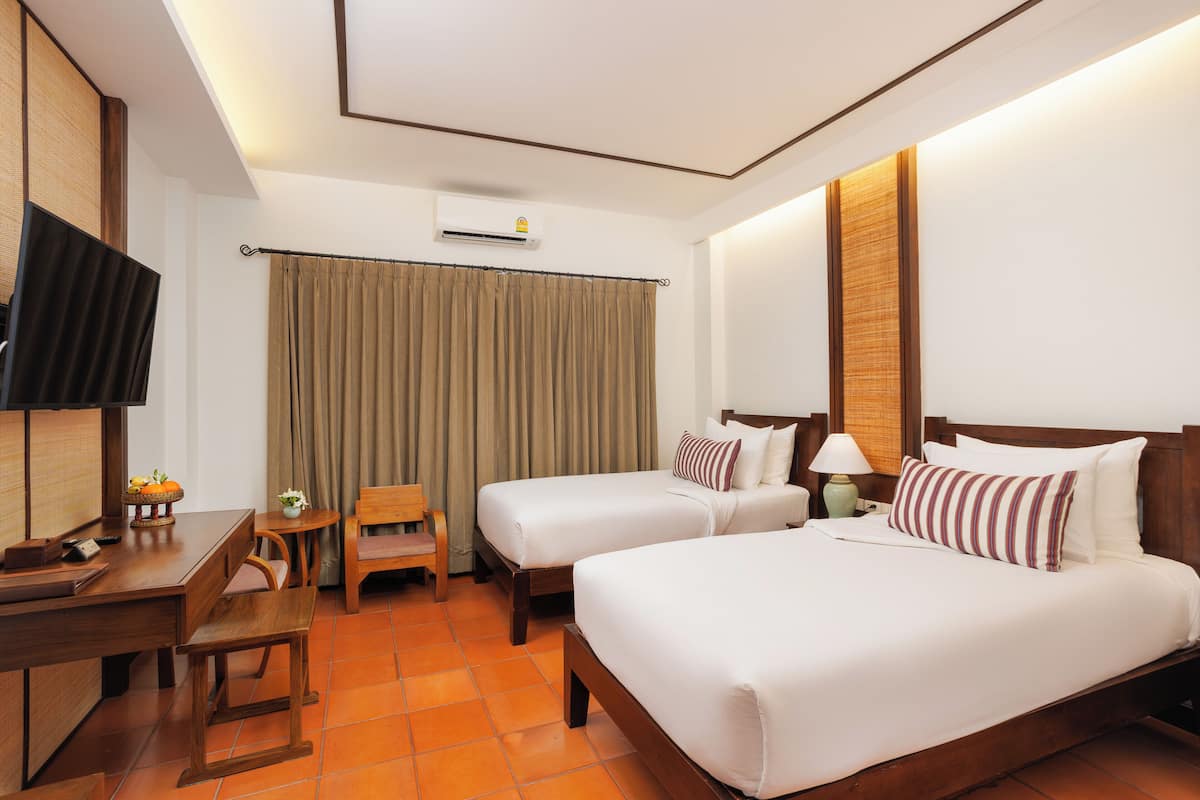 Superior Twin Room | 1 bedroom, premium bedding, minibar, in-room safe