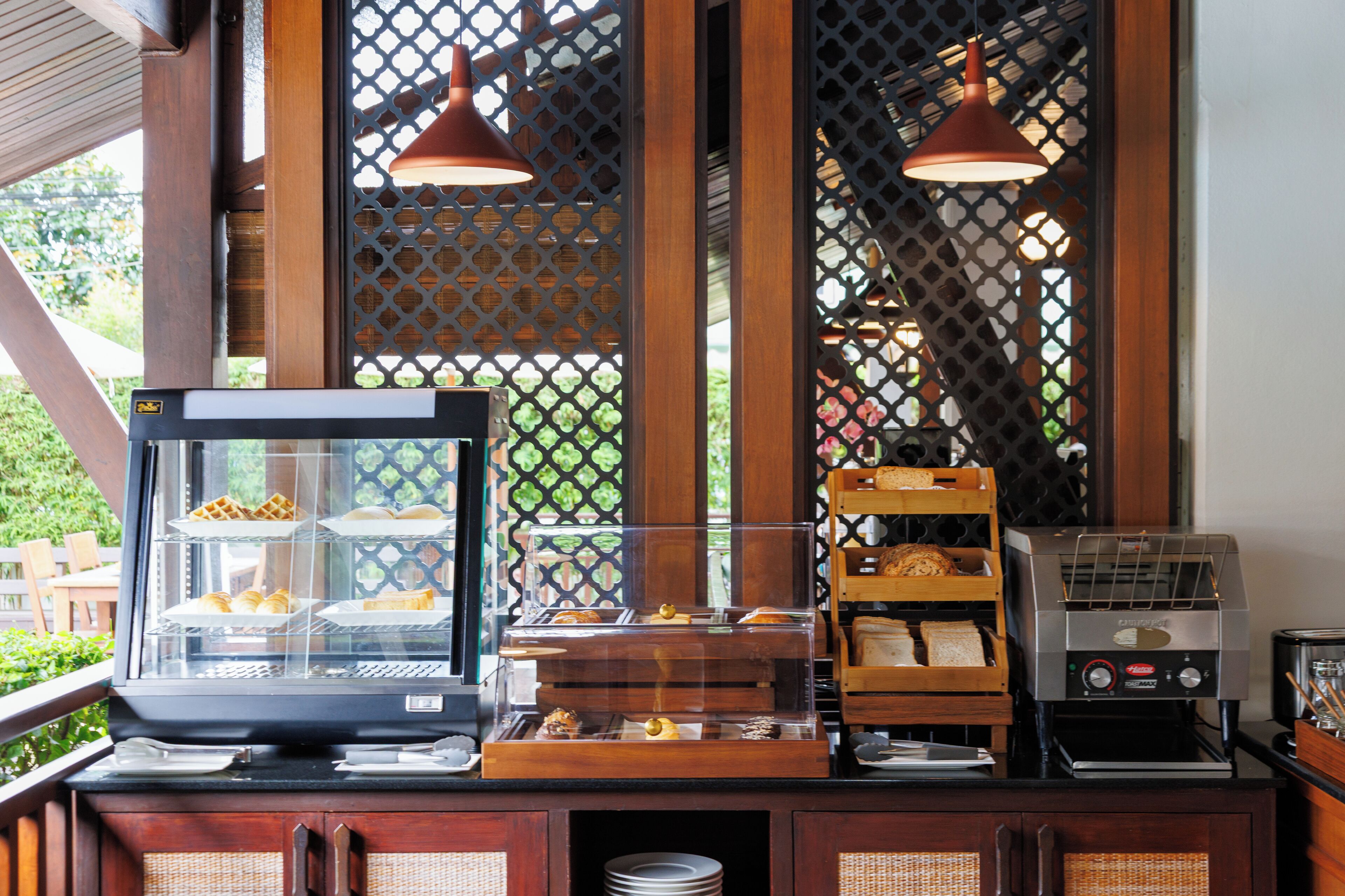 daily buffet breakfast (thb 500 per person)