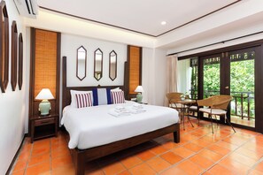 Premium bedding, minibar, in-room safe, free cribs/infant beds - Rimping Village Hotel (Chiang Mai)