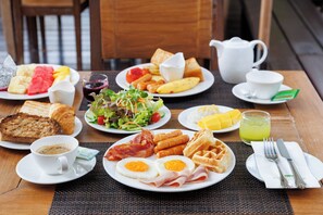 Daily buffet breakfast (THB 500 per person) - Rimping Village Hotel (Chiang Mai)