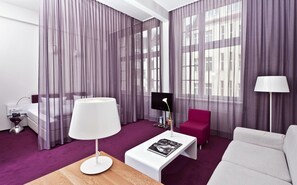 Hypo-allergenic bedding, in-room safe, desk, blackout curtains - Wyndham Garden Berlin Mitte (Berlin)