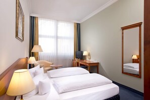 Hypo-allergenic bedding, in-room safe, desk, blackout curtains