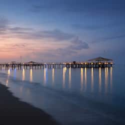Private beach, free beach shuttle, sun-loungers, beach umbrellas