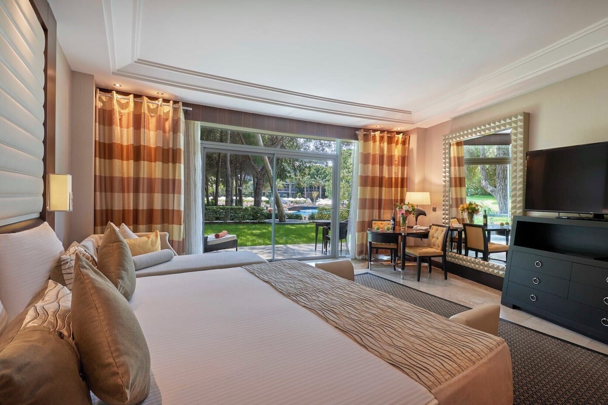 Frette Italian sheets, premium bedding, Tempur-Pedic beds, minibar