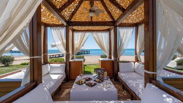 Private beach, free beach shuttle, sun loungers, beach umbrellas