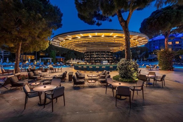 5 bars/lounges, 2 poolside bars, 2 beach bars, swim-up bar