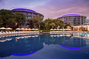Indoor pool, 8 outdoor pools, pool umbrellas, sun loungers