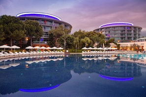 Indoor pool, 8 outdoor pools, pool umbrellas, sun loungers