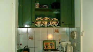 Full-sized fridge, coffee/tea maker, cookware/dishes/utensils