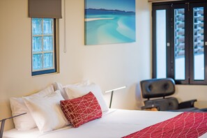 One Bedroom Suite with Balcony Spa | Living area