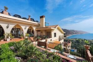 Front of property - Hotel Sirius (Taormina)