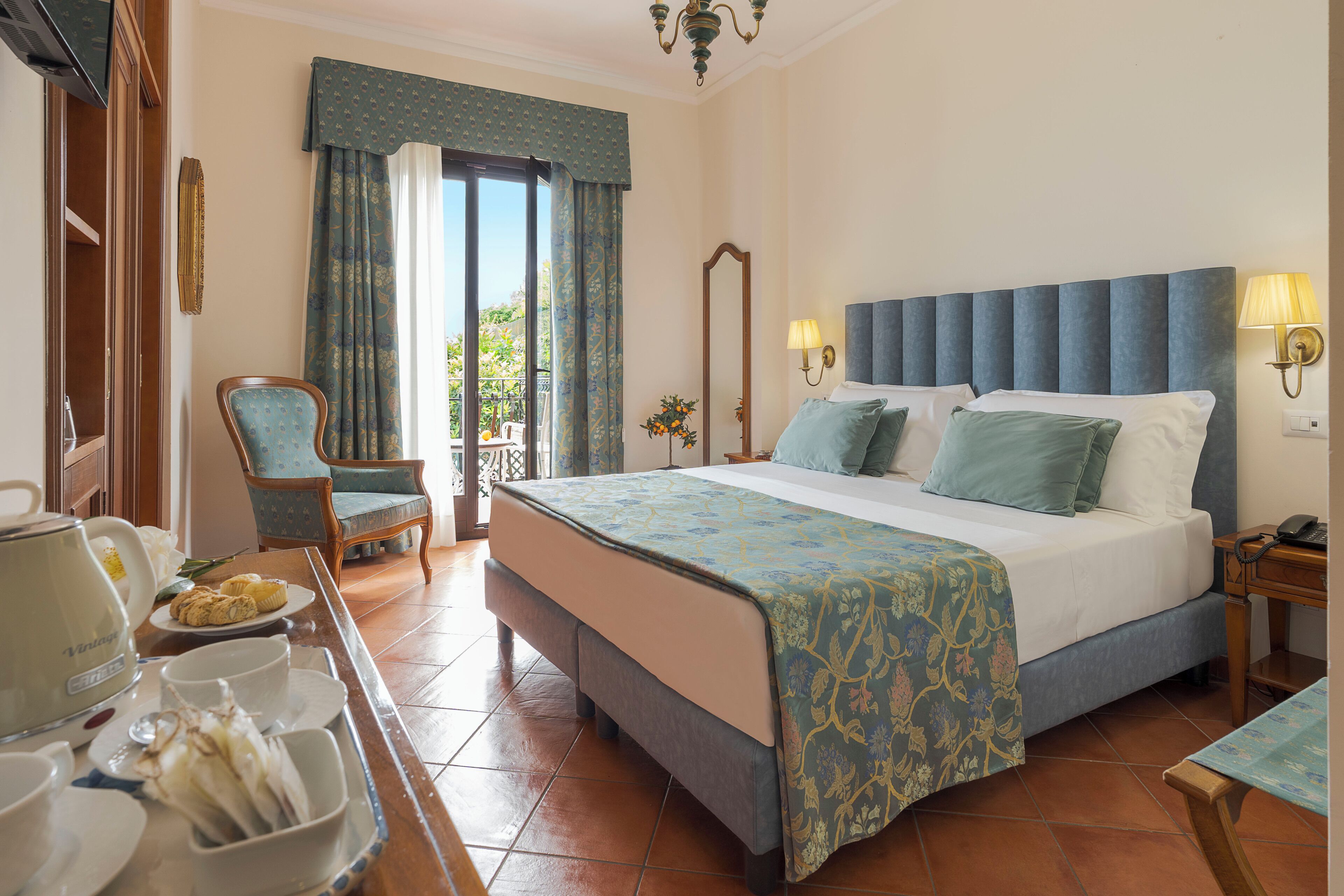 Double Room | Minibar, in-room safe, desk, free WiFi