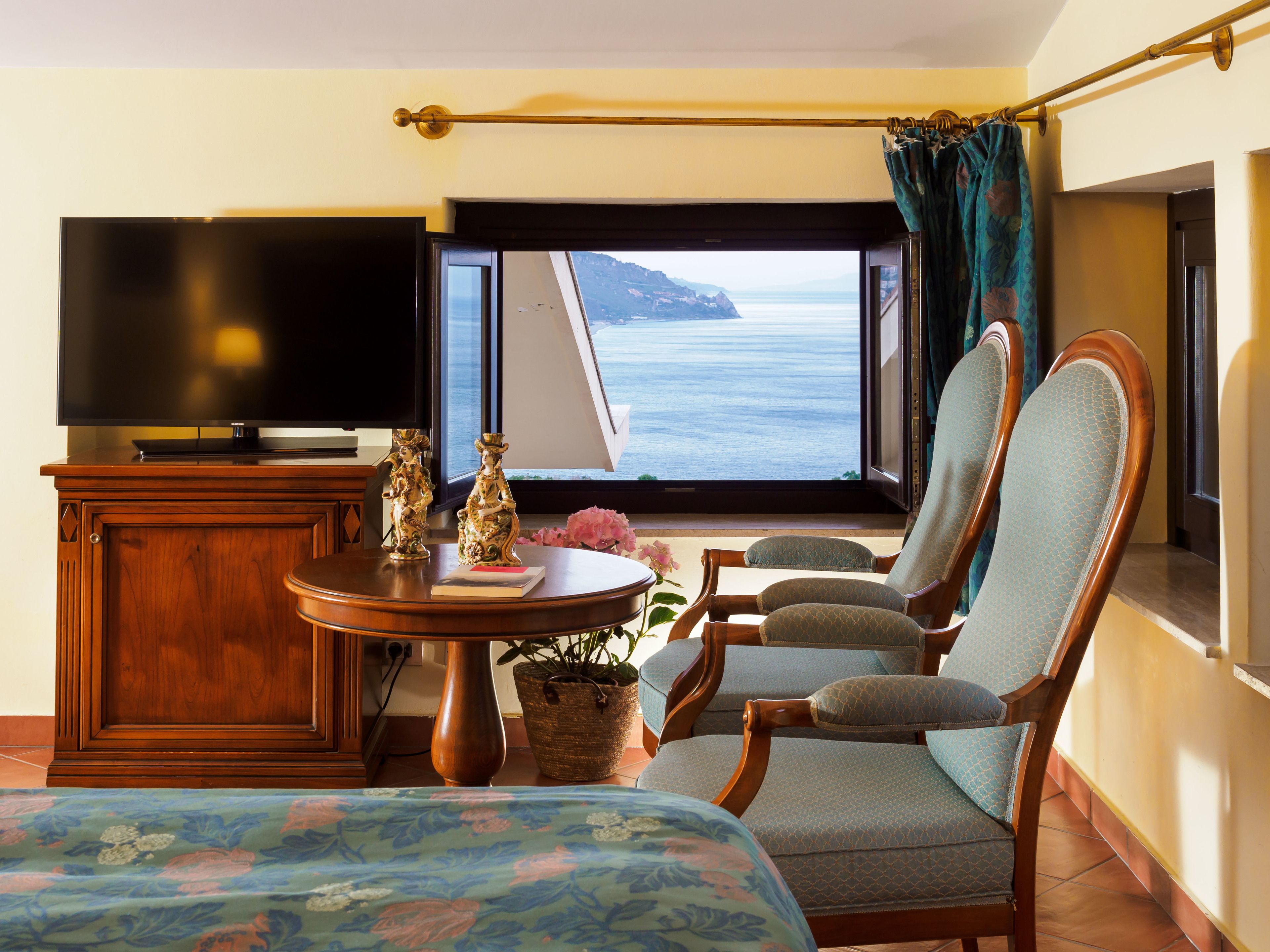 Family Room | Beach/ocean view