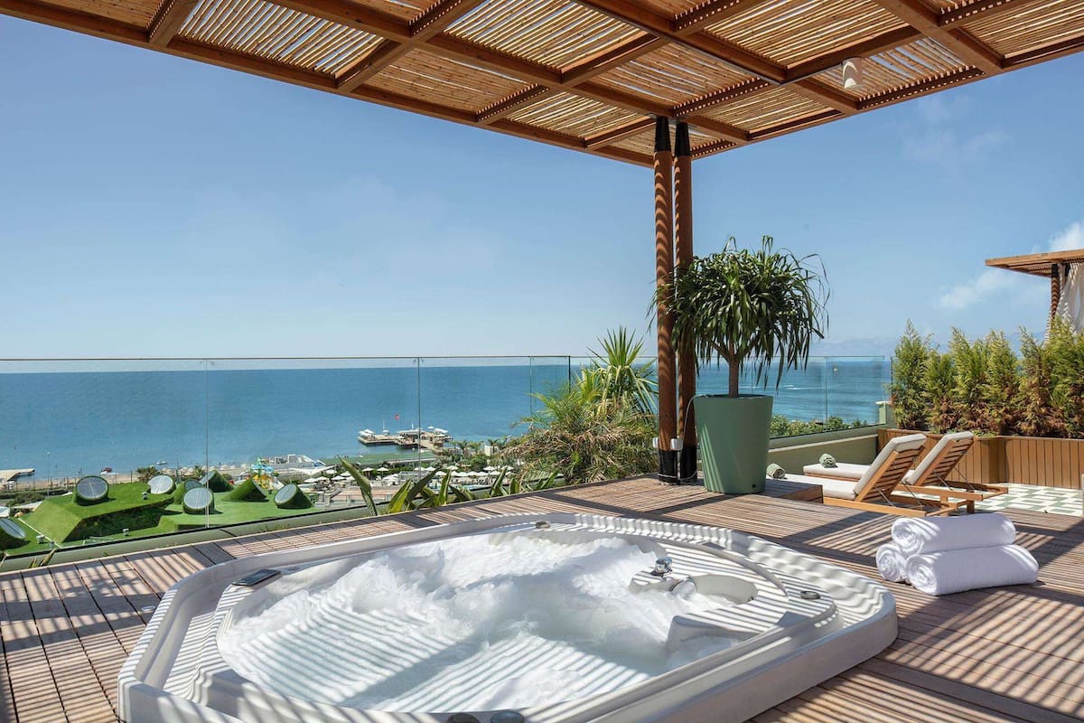 Premier Roof Top Suite | 1 bedroom, premium bedding, free minibar, in-room safe