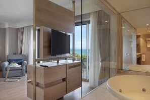 Suite – deluxe, sjøutsikt | Bad | Regndusjhode, designertoalettartikler, hårføner og badekåper