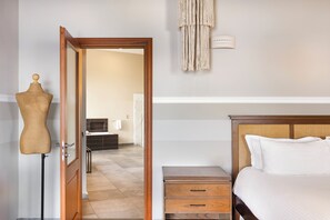 In-room safe, individually decorated, desk, iron/ironing board - Casa Lucila Mazatlán Curamoria Collection - Adults Only (Mazatlán)