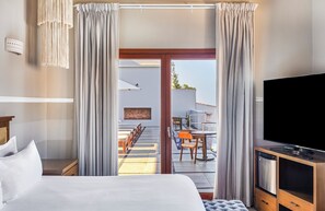 Deluxe Room, 1 King Bed, Ocean View | In-room safe, desk, iron/ironing board, free WiFi