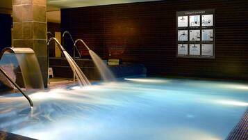 Indoor spa tub