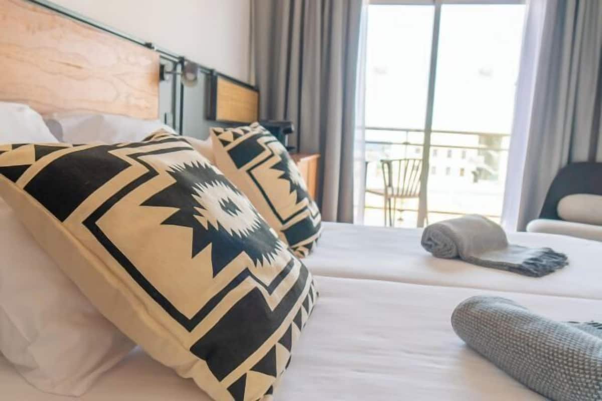 1 bedroom, in-room safe, blackout drapes, WiFi (free)