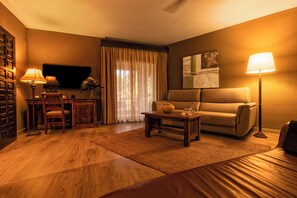 小型套房, 1 间卧室, 露台, 花园景观 | 高档床上用品、Select Comfort 床、迷你吧、客房内保险箱