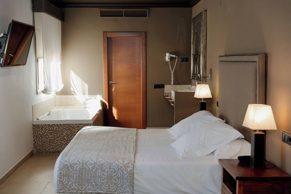 Romantic Double Room, Terrace | Premium bedding, Select Comfort beds, minibar, in-room safe