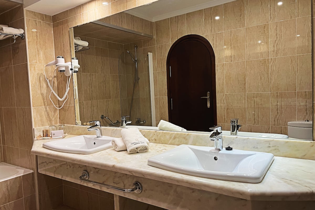 comfort triple room, terrace | bathroom | free toiletries, hair dryer, bidet, towels