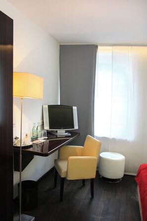 經濟雙人房 | 高級寢具、Select Comfort 床墊、客房內保險箱、布置獨特