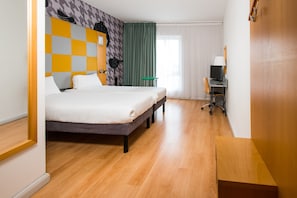 Room, 2 Katil Bujang (Single) (The Duet) | Peti besi dalam bilik, meja, Wi-fi percuma, cadar katil