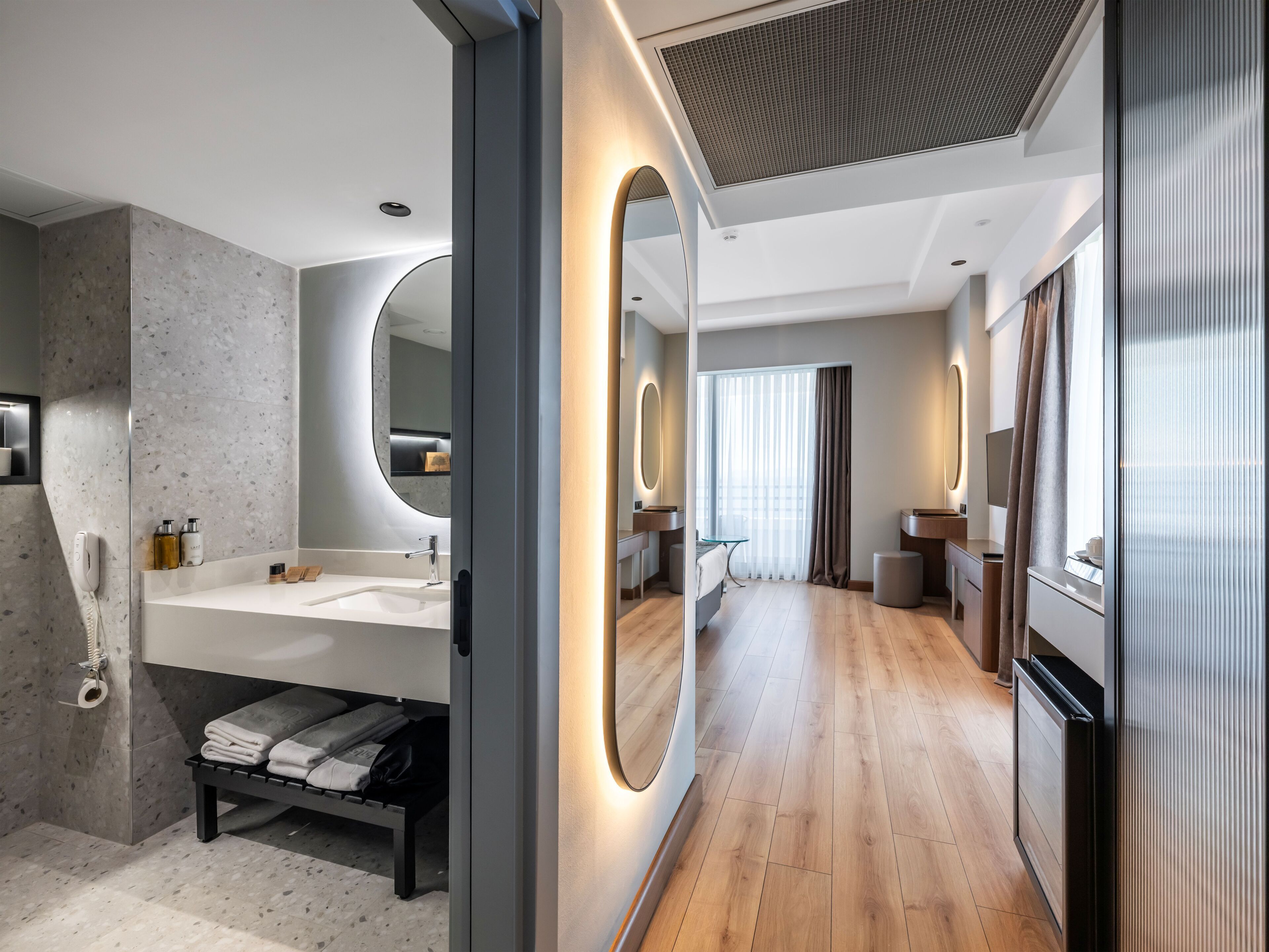 Minibar, in-room safe, desk, free WiFi