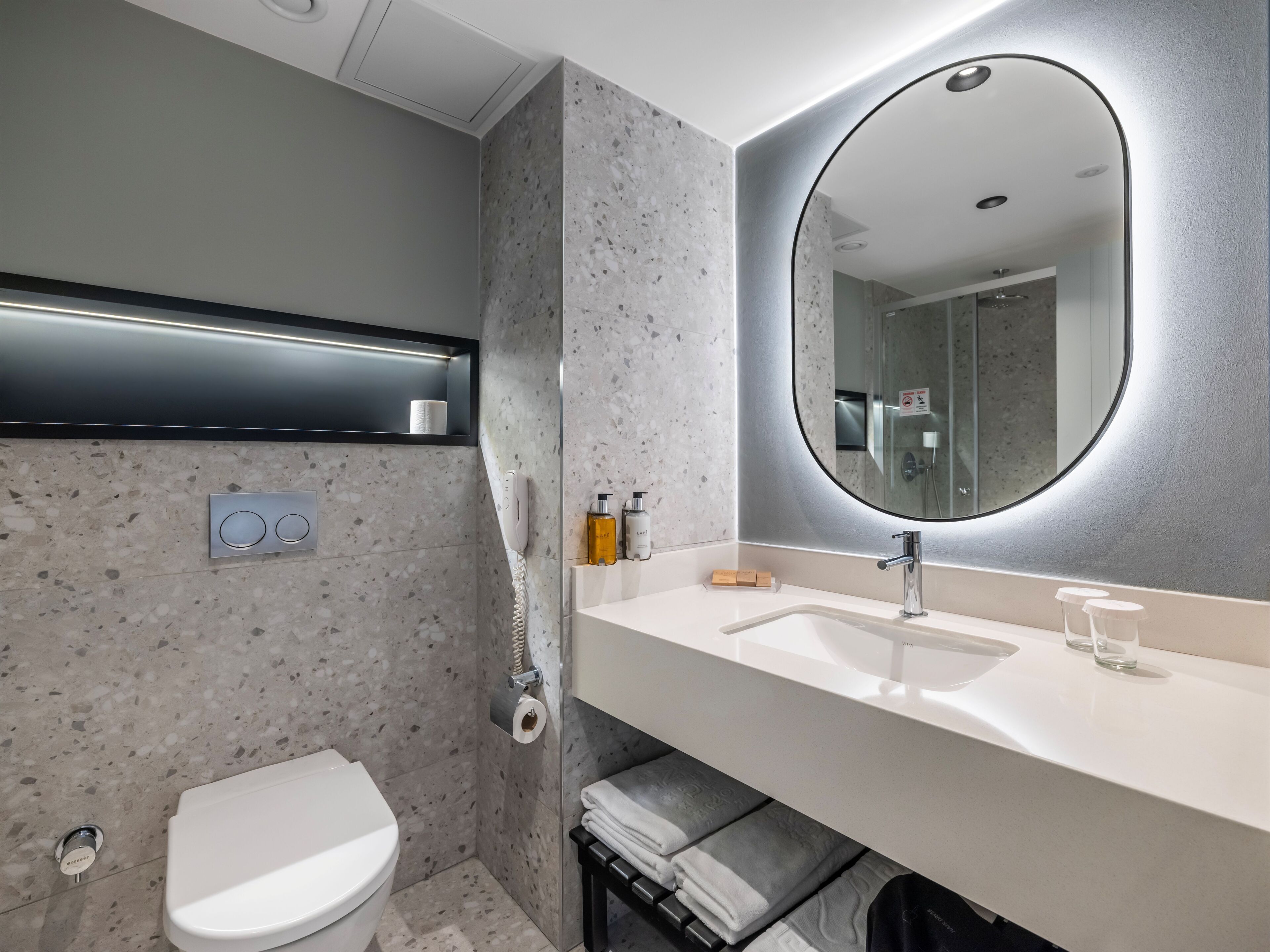 Shower, hair dryer, bathrobes, slippers