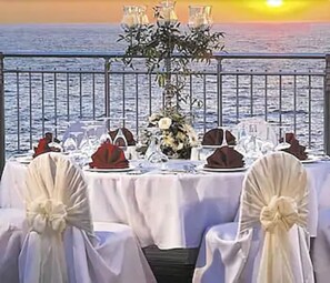 Outdoor banquet area - Korumar Deluxe Hotel (Kusadasi)