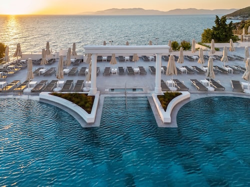 Korumar Deluxe Hotel